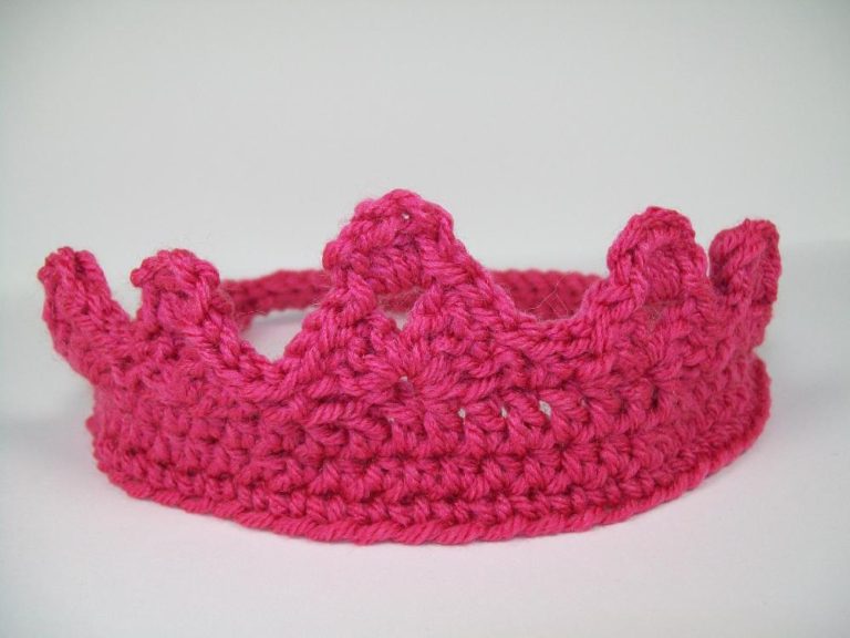 This Crochet Crown (Free Pattern) – The Craft Chair